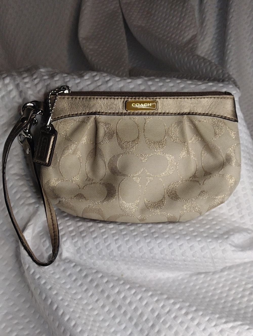 Coach l Metallic Signature Wristlet